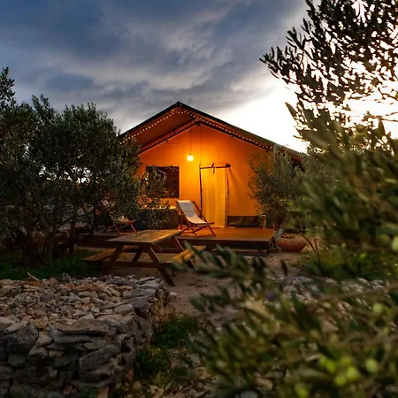 Adriatic Heritage Glamping No1 With Jacuzzi Campo de lujo