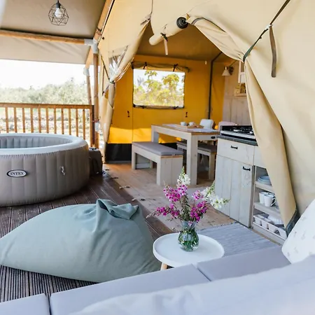 Розкішний намет Adriatic Heritage Glamping No1 With Jacuzzi Масліница