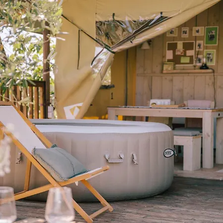 Розкішний намет Adriatic Heritage Glamping No1 With Jacuzzi