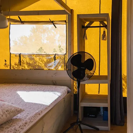 Adriatic Heritage Glamping No1 With Jacuzzi Розкішний намет Масліница