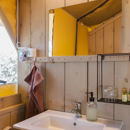 Розкішний намет Adriatic Heritage Glamping No1 With Jacuzzi Масліница
