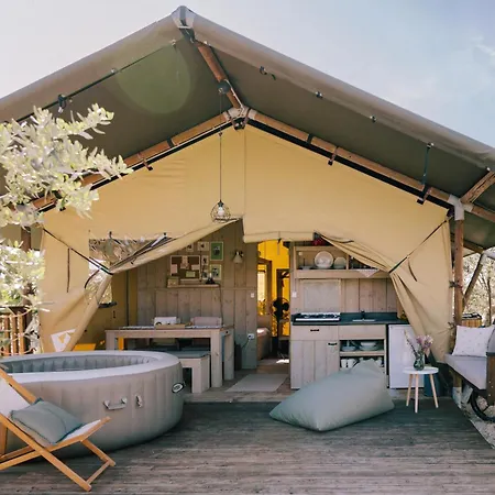 Розкішний намет Adriatic Heritage Glamping No1 With Jacuzzi