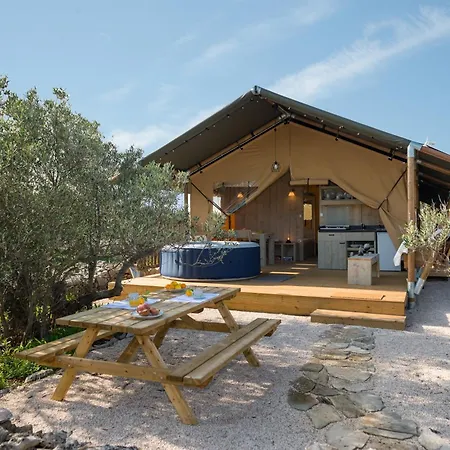 Adriatic Heritage Glamping No1 With Jacuzzi * 마슬리니카
